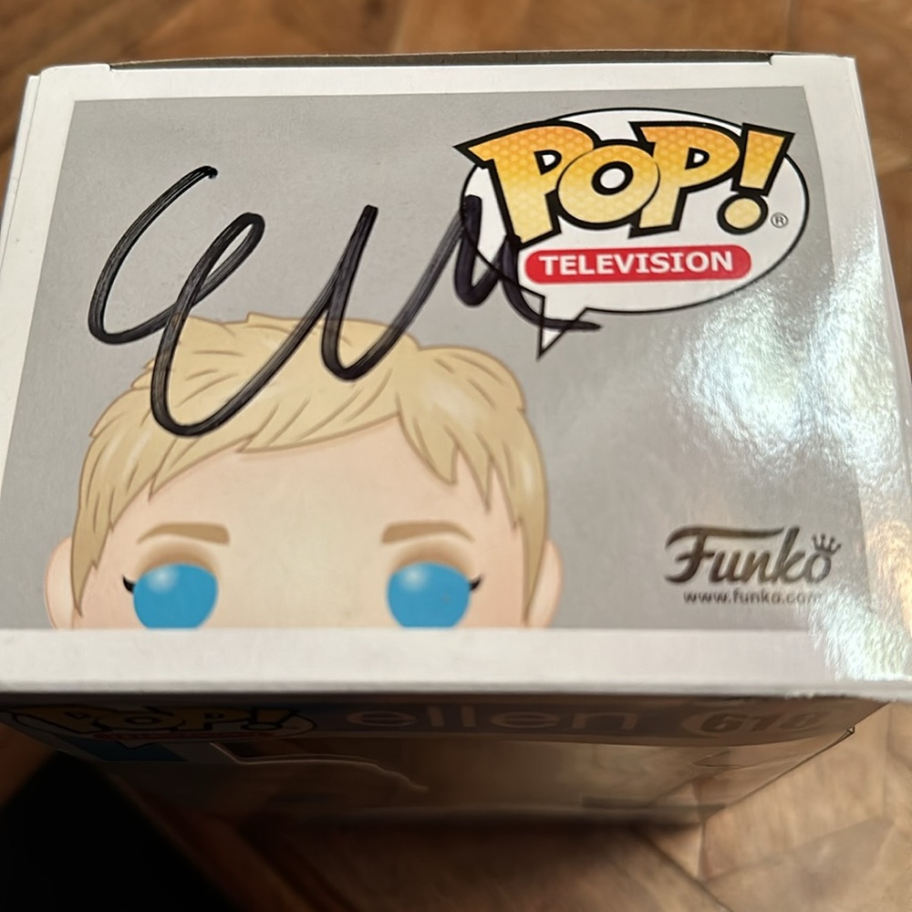 NWT SIGNED ELLEN POP FUNKO